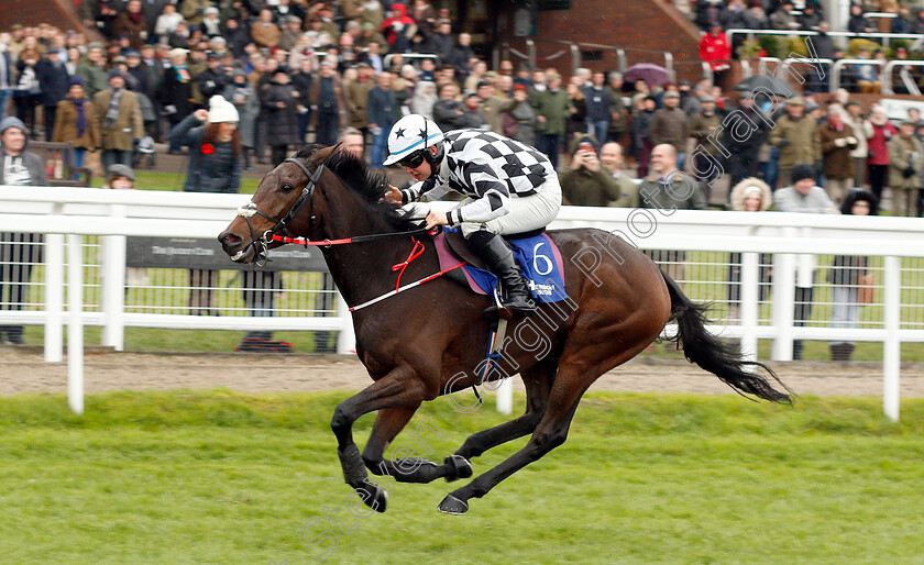 Pearl-Of-The-West-0003 
 PEARL OF THE WEST (Sean Bowen) wins The Masterson Holdings Hurdle
Cheltenham 27 Oct 2018 - Pic Steven Cargill / Racingfotos.com