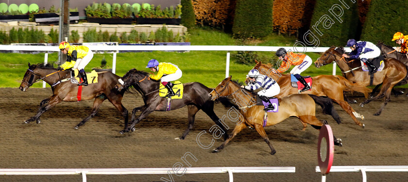 Midsummer-Music-0001 
 MIDSUMMER MUSIC (Jim Crowley) beats NOISY MUSIC (centre) and MARCHETTI (right) in The Unibet Fillies Handicap
Kempton 4 Dec 2024 - pic Steven Cargill / Racingfotos.com