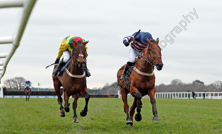 Benatar-0001 
 BENATAR (right, Jamie Moore) beats FINIAN'S OSCAR (left) in The Mitie Noel Novices Chase Ascot 22 Dec 2017 - Pic Steven Cargill / Racingfotos.com