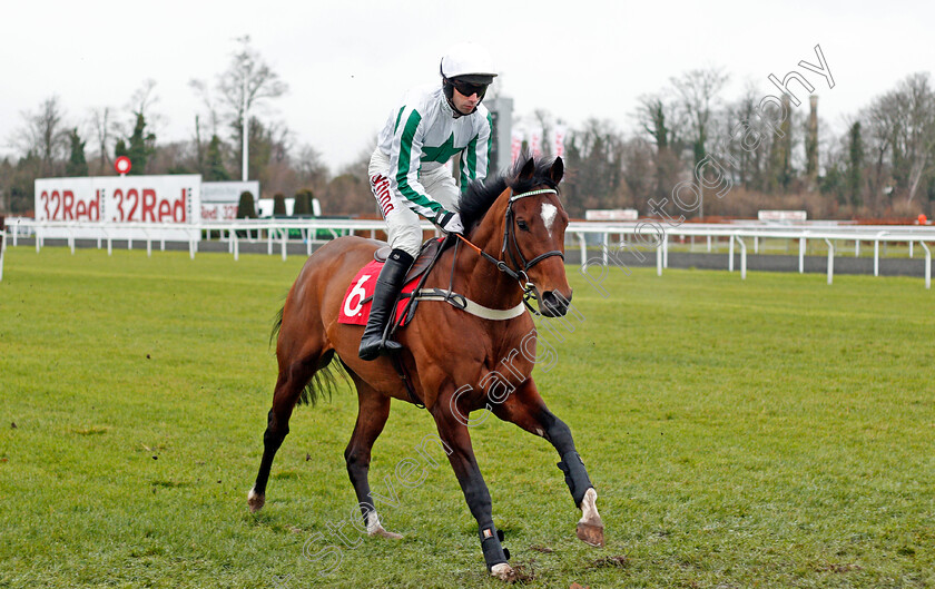 Redicean-0001 
 REDICEAN (Wayne Hutchinson) winner of The 32Red Casino Introductory Juvenile Hurdle Kempton 27 Dec 2017 - Pic Steven Cargill / Racingfotos.com