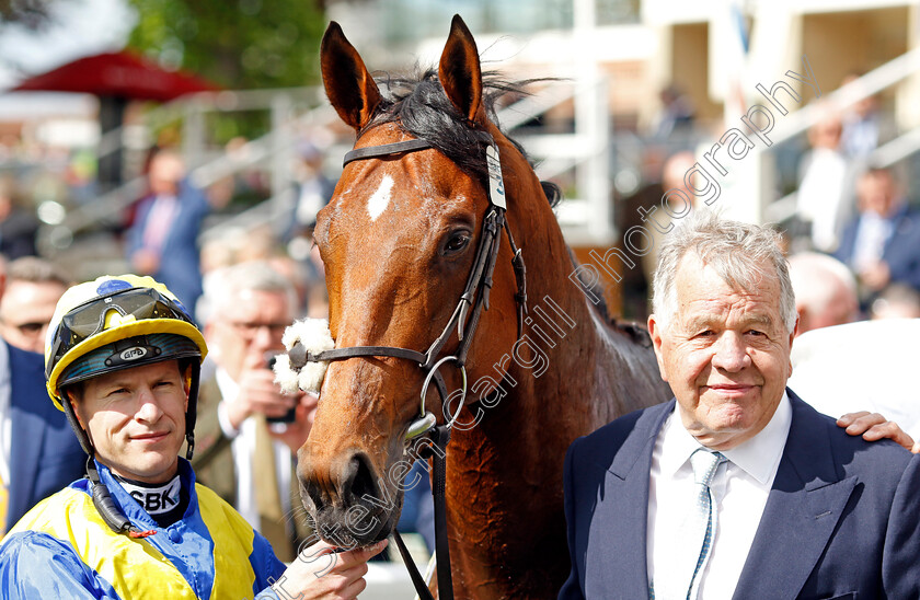 Desert-Crown-0012 
 DESERT CROWN (Richard Kingscote) and Sir Michael Stoute after The Al Basti Equiworld Dubai Dante Stakes
York 12 May 2022 - Pic Steven Cargill / Racingfotos.com