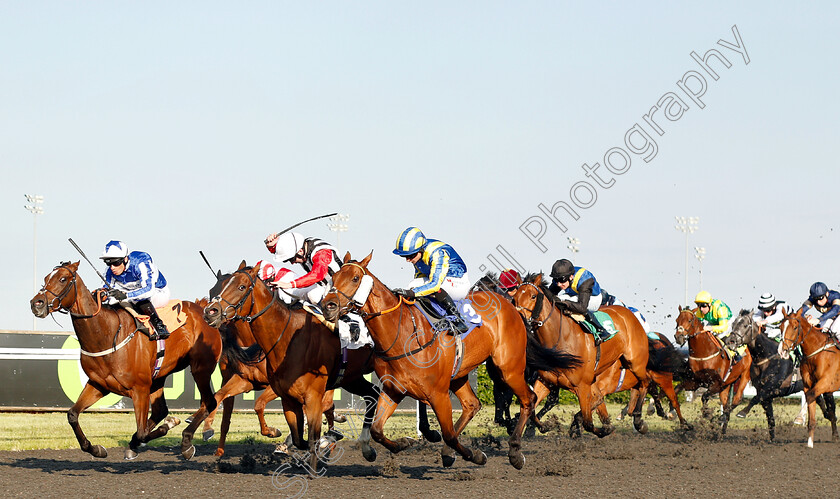 Bacacarat-0001 
 BACACARAT (left, Silvestre De Sousa) beats MANTON GRANGE (centre) in The 32Red On The App Store Handicap
Kempton 22 May 2019 - Pic Steven Cargill / Racingfotos.com