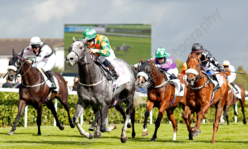 Buccaneers-Vault-0005 
 BUCCANEERS VAULT (Georgia Cox) wins The DFS Silk Series Lady Riders' Handicap Doncaster 14 Sep 2017 - Pic Steven Cargill / Racingfotos.com