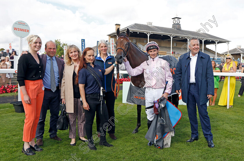 Polly-Pott-0009 
 POLLY POTT (Daniel Tudhope) with Harry Dunlop (2nd left) and owners after The Cazoo May Hill Stakes
Doncaster 8 Sep 2022 - Pic Steven Cargill / Racingfotos.com