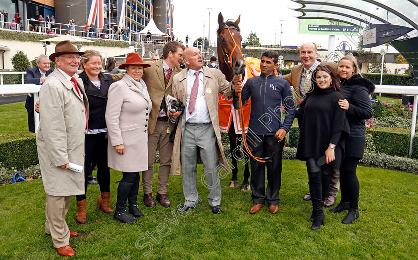 Danehill-Kodiac-0012 
 DANEHILL KODIAC and owners after The Gigaset Cumberland Lodge Stakes Ascot 7 Oct 2017 - Pic Steven Cargill / Racingfotos.com