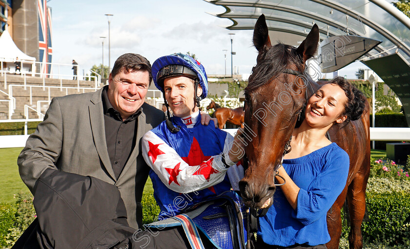 Great-Hall-0012 
 GREAT HALL (Fran Berry) with Mick Quinn after The Victoria Racing Club Handicap Ascot 8 Sep 2017 - Pic Steven Cargill / Racingfotos.com