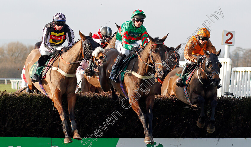 Big-Difference-and-Clondaw-Bisto-0002 
 BIG DIFFERENCE (centre, David Bass) with CLONDAW BISTO (left, Tom O'Brien)
Bangor 7 Feb 2020 - Pic Steven Cargill / Racingfotos.com