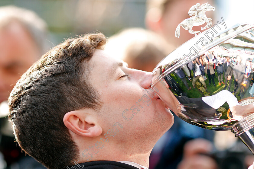 Oisin-Murphy-0005 
 OISIN MURPHY recieves the trophy for Champion Jockey
Ascot 19 Oct 2019 - Pic Steven Cargill / Racingfotos.com