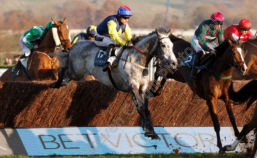 Guitar-Pete-0001 
 GUITAR PETE (left, Brian Hughes) with MISTER WHITAKER (right, Adrian Heskin)
Cheltenham 17 Nov 2018 - Pic Steven Cargill / Racingfotos.com