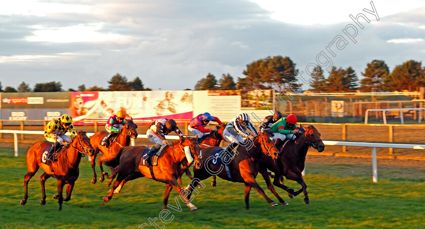 Texting-0002 
 TEXTING (right, Marco Ghiani) beats GRANDFATHER TOM (2nd right) THEGREATESTSHOWMAN (centre) and INTIMATE MOMENT (left) in The attheraces.com Handicap
Yarmouth 28 Jul 2020 - Pic Steven Cargill / Racingfotos.com