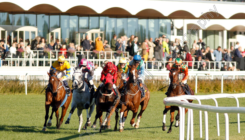 Summershine-0001 
 Action during The Sixt Bro Park Festival Handicap won by SUMMERSHINE (yellow cap centre, Oliver Watson)
Bro Park, Sweden 23 Sep 2018 - Pic Steven Cargill / Racingfotos.com