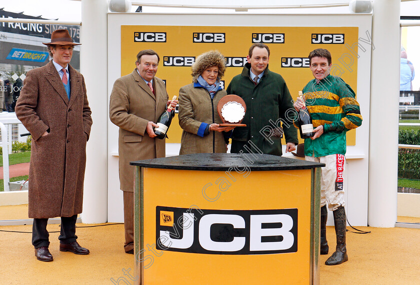 Apple s-Shakira-0009 
 Presentation to Nicky Henderson and Barry Geraghty for The JCB Triumph Trial Juvenile Hurdle won by APPLE'S SHAKIRA Cheltenham 27 Jan 2018 - Pic Steven Cargill / Racingfotos.com