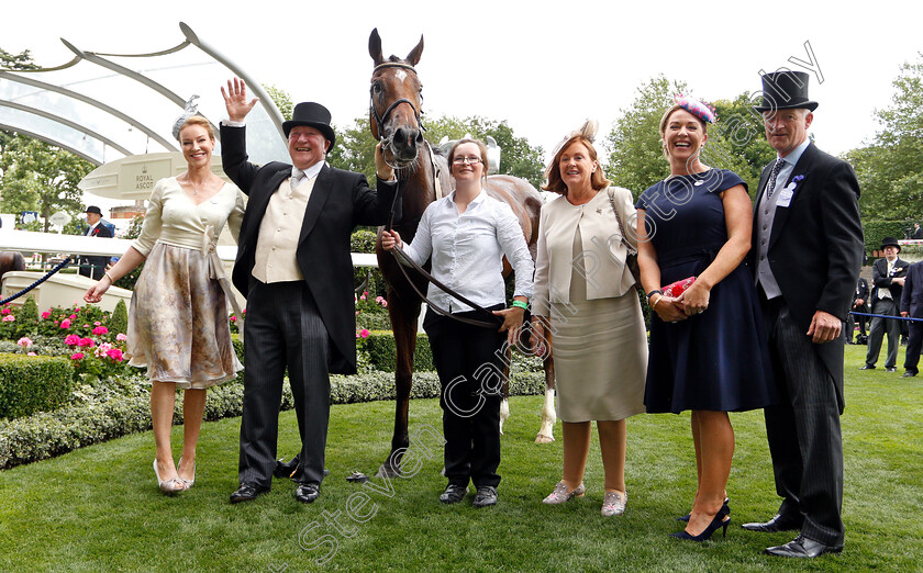 Lagostovegas-0009 
 LAGOSTOVEGAS with trainer Willie Mullins (right) and owners after The Ascot Stakes
Royal Ascot 19 Jun 2018 - Pic Steven Cargill / Racingfotos.com