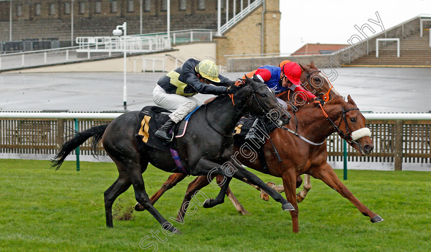 Glenartney-0003 
 GLENARTNEY (left, William Buick) beats COPPER QUEEN (right) in The Prestige Vehicles British EBF Fillies Novice Stakes Div2
Newmarket 31 Oct 2020 - Pic Steven Cargill / Racingfotos.com