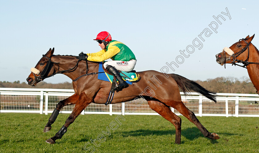 Magic-Of-Light-0004 
 MAGIC OF LIGHT (Robbie Power) wins The Bet365 Mares Hurdle
Ascot 18 Jan 2020 - Pic Steven Cargill / Racingfotos.com