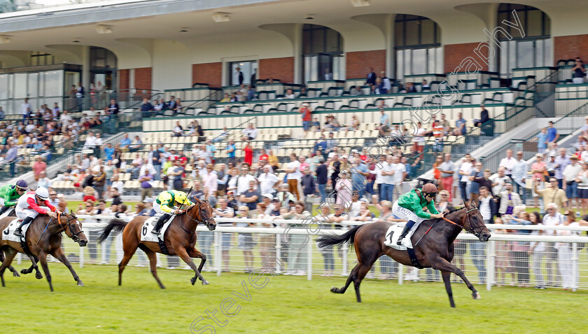 Dariym-0003 
 DARIYM (Mickael Barzalona) wins The Prix d'Avranches
Deauville 12 Aug 2023 - Pic Steven Cargill / Racingfotos.com