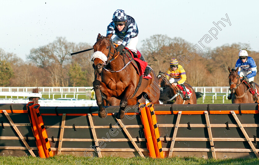 Thomas-Darby-0002 
 THOMAS DARBY (Richard Johnson) wins The Matchbook Holloway's Handicap Hurdle
Ascot 18 Jan 2020 - Pic Steven Cargill / Racingfotos.com