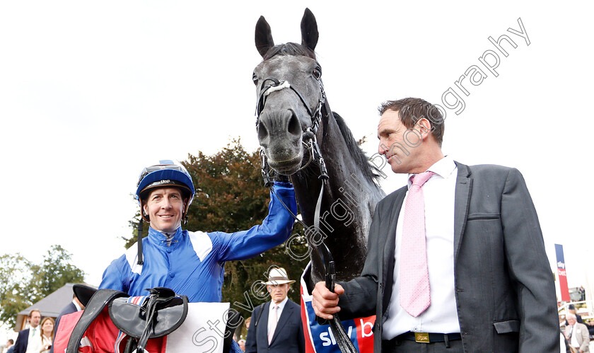 Muntahaa-0011 
 MUNTAHAA (Jim Crowley) and groom Glen Magee after The Sky Bet Ebor Handicap
York 25 Aug 2018 - Pic Steven Cargill / Racingfotos.com