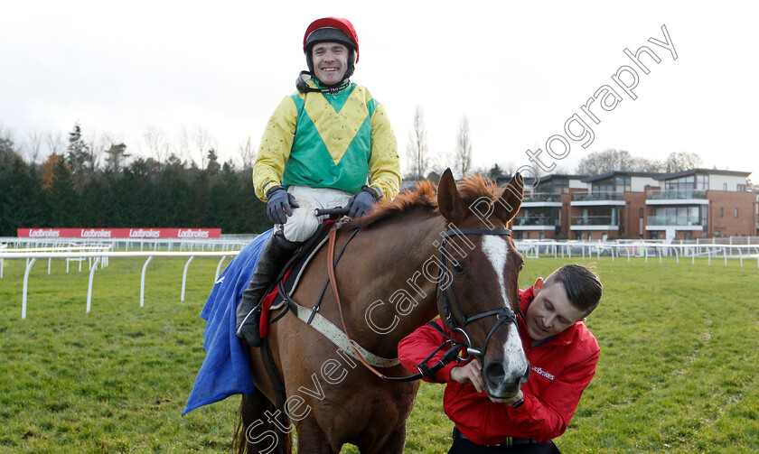 Sizing-Tennessee-0014 
 SIZING TENNESSEE (Tom Scudamore) after The Ladbrokes Trophy
Newbury 1 Dec 2018 - Pic Steven Cargill / Racingfotos.com