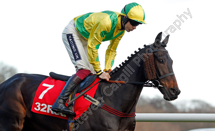 Private-Malone-0001 
 PRIVATE MALONE (Aidan Coleman) Kempton 26 Dec 2017 - Pic Steven Cargill / Racingfotos.com