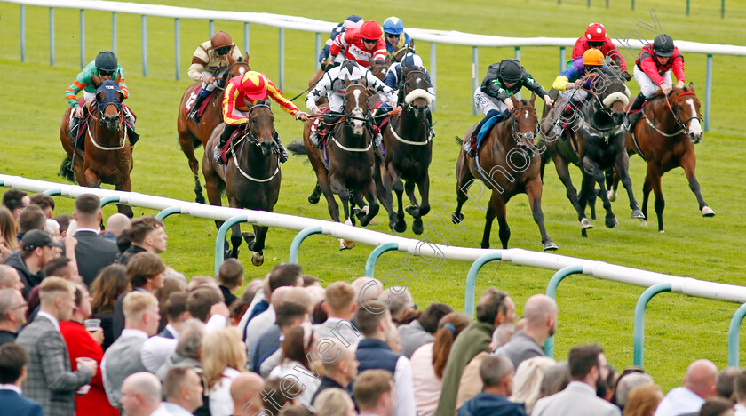 Lil-Guff-0001 
 LIL GUFF (left, James Doyle) wins The Cazoo Edge Green Handicap
Haydock 21 May 2022 - Pic Steven Cargill / Racingfotos.com