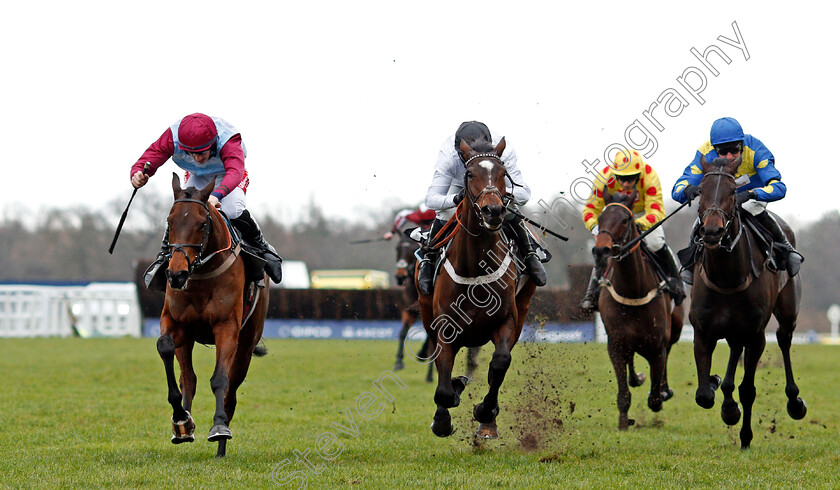 Clondaw-Native-0002 
 CLONDAW NATIVE (Ciaran Gethings) beats SETTIE HILL (centre) in The Eventmasters.co.uk Maiden Hurdle Ascot 22 Dec 2017 - Pic Steven Cargill / Racingfotos.com