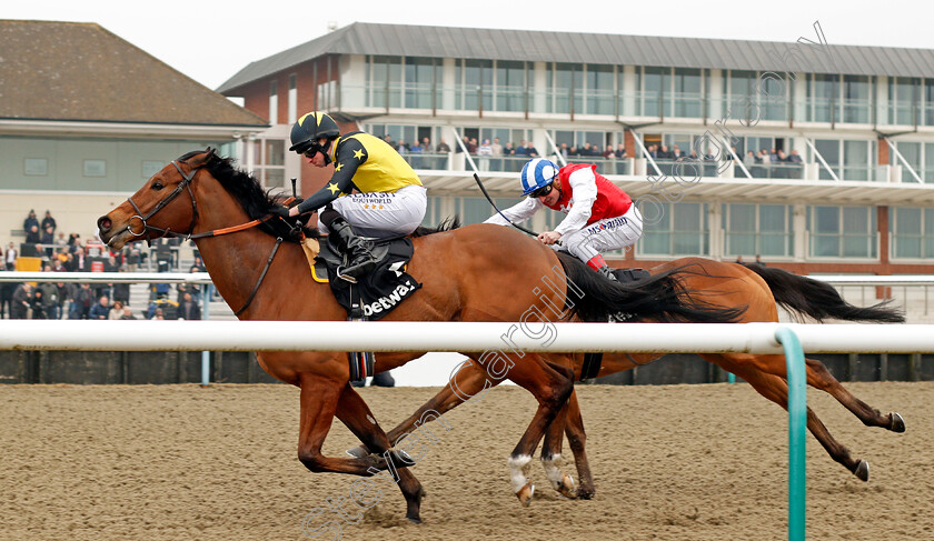 Encore-D Or-0004 
 ENCORE D'OR (Ryan Moore) beats ATLETICO (right) in The Betway Handicap Lingfield 3 Mar 2018 - Pic Steven Cargill / Racingfotos.com