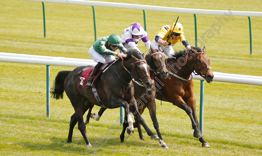 The-Grand-Visir-0003 
 THE GRAND VISIR (left, James Doyle) beats BYRON FLYER (centre) and EUCHEN GLEN (right) in The Amix Ready Mixed Concrete Handicap
Haydock 26 May 2018 - Pic Steven Cargill / Racingfotos.com