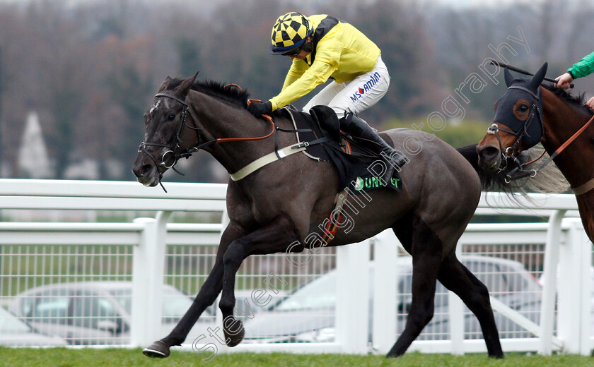 Elixir-De-Nutz-0009 
 ELIXIR DE NUTZ (Tom O'Brien) wins The Unibet Tolworth Hurdle
Sandown 5 Jan 2019 - Pic Steven Cargill / Racingfotos.com