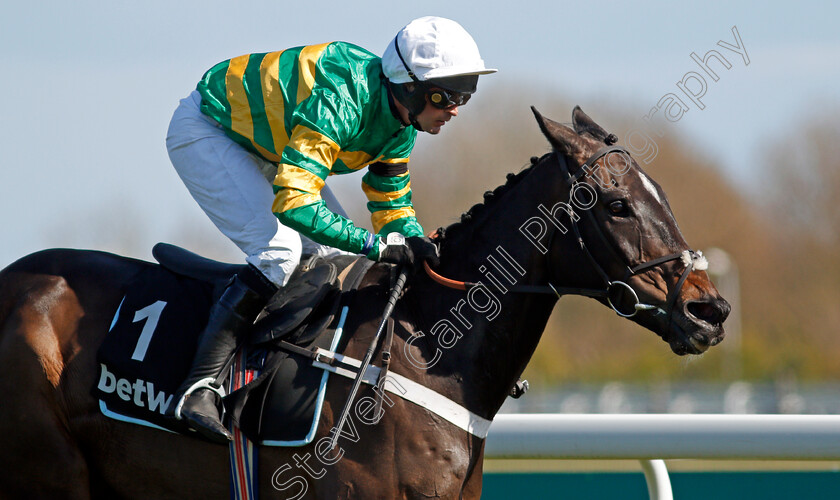 Chantry-House-0005 
 CHANTRY HOUSE (Nico de Boinville) wins The Betway Mildmay Novices Chase
Aintree 9 Apr 2021 - Pic Steven Cargill / Racingfotos.com