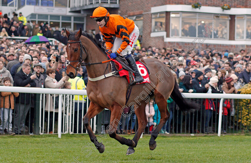 Thistlecrack-0001 
 THISTLECRACK (Tom Scudamore) Kempton 26 Dec 2017 - Pic Steven Cargill / Racingfotos.com