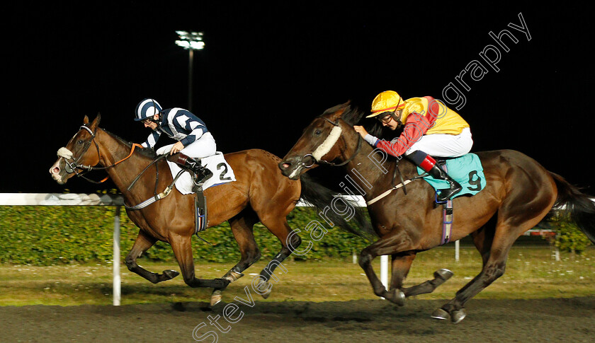 Spice-War-0003 
 SPICE WAR (left, Thomas Greatrex) beats IT'S HOW WE ROLL (right) in The Matchbook Best Bets Handicap 
Kempton 3 Sep 2019 - Pic Steven Cargill / Racingfotos.com