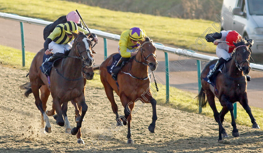 Al-Agaila-0003 
 AL AGAILA (left, James Doyle) beats MORGAN FAIRY (centre) and MAKINMEDOIT (right) in The Talksport Winter Oaks Fillies Handicap
Lingfield 21 Jan 2023 - Pic Steven Cargill / Racingfotos.com