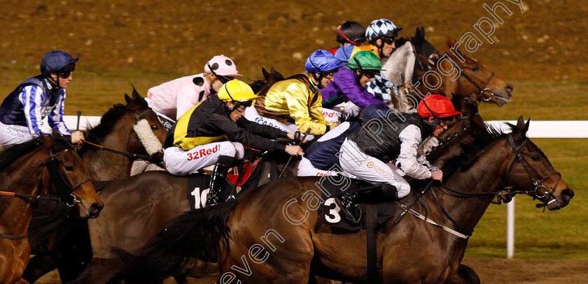 Chaucer s-Tale-0002 
 Horses break from the stalls, led by CHAUCER'S TALE (Harrison Shaw) at Chelmsford 7 Dec 2017 - Pic Steven Cargill / Racingfotos.com