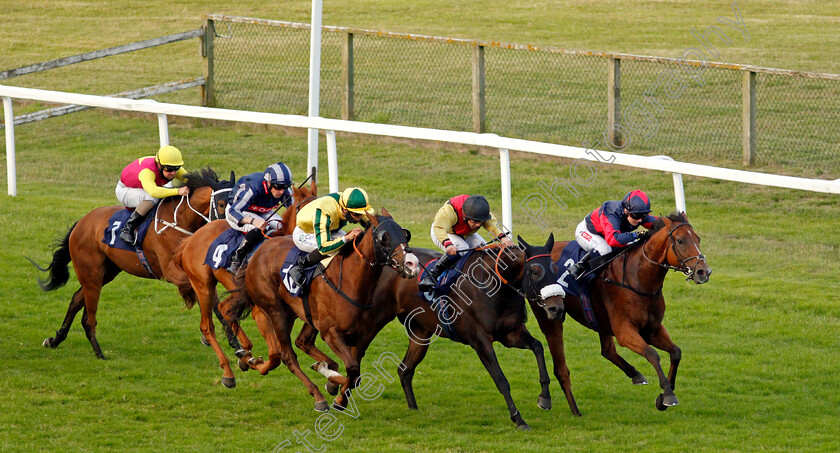 Oakenshield-0002 
 OAKENSHIELD (right, Hollie Doyle) beats CAZEVA PRINCESS (2nd right) and LOVE BAILEYS (centre) in The Quinnbet Handicap Div1
Yarmouth 14 Jul 2021 - Pic Steven Cargill / Racingfotos.com