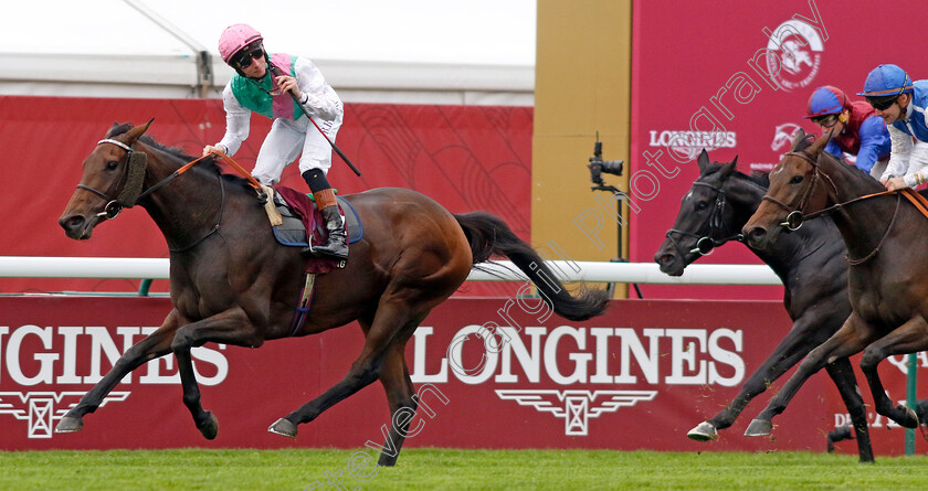 Bluestocking-0004 
 BLUESTOCKING (Rossa Ryan) wins The Qatar Prix de l'Arc de Triomphe
Longchamp 6 Oct 2024 - Pic Steven Cargill / Racingfotos.com