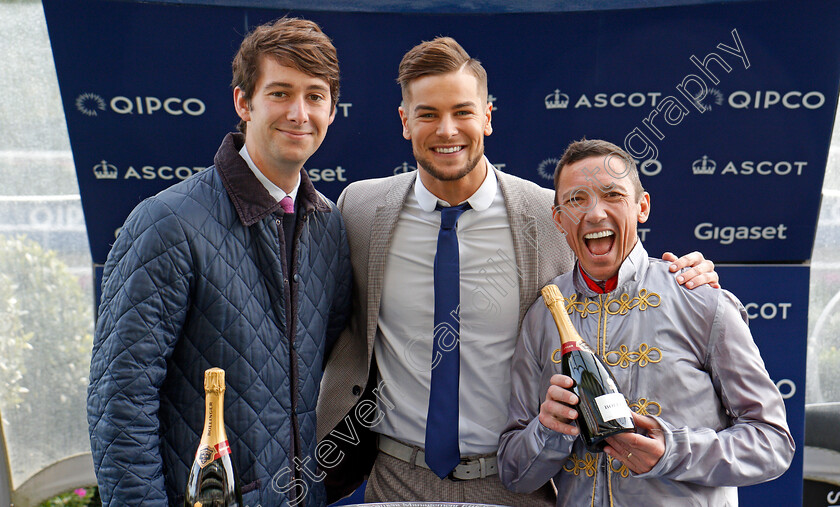 Zwayyan-0010 
 FRANKIE DETTORI with CHRIS HUGHES (Love Island) after The Neptune Investement Management Classified Stakes won by ZWAYYAN Ascot 6 Oct 2017 - Pic Steven Cargill / Racingfotos.com