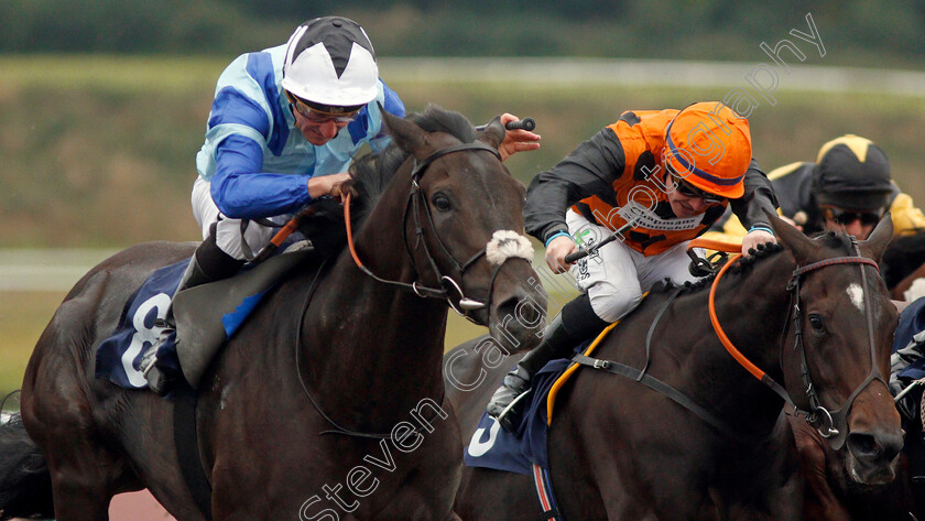 Bobby-Biscuit-0005 
 BOBBY BISCUIT (left, John Egan) beats DELICATE KISS (right) in The Download The Star Sports App Now! Handicap
Lingfield 3 Oct 2019 - Pic Steven Cargill / Racingfotos.com