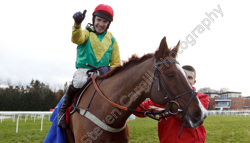 Sizing-Tennessee-0015 
 SIZING TENNESSEE (Tom Scudamore) after The Ladbrokes Trophy
Newbury 1 Dec 2018 - Pic Steven Cargill / Racingfotos.com