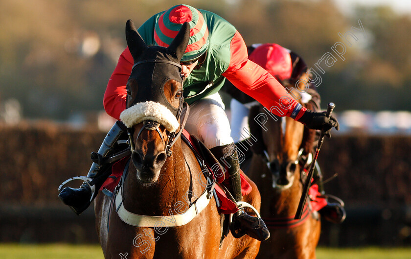 Elkstone-0008 
 ELKSTONE (James Bowen) wins The Matchbook Casino Handicap Chase
Kempton 21 Oct 2018 - Pic Steven Cargill / Racingfotos.com