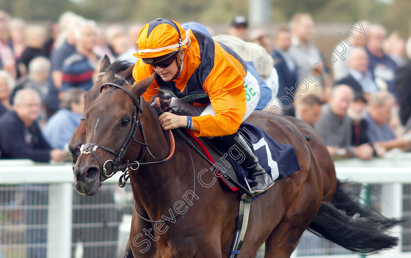 Potters-Lady-Jane-0005 
 POTTERS LADY JANE (Josephine Gordon) wins The British EBF Fillies Handicap
Yarmouth 20 Sep 2018 - Pic Steven Cargill / Racingfotos.com