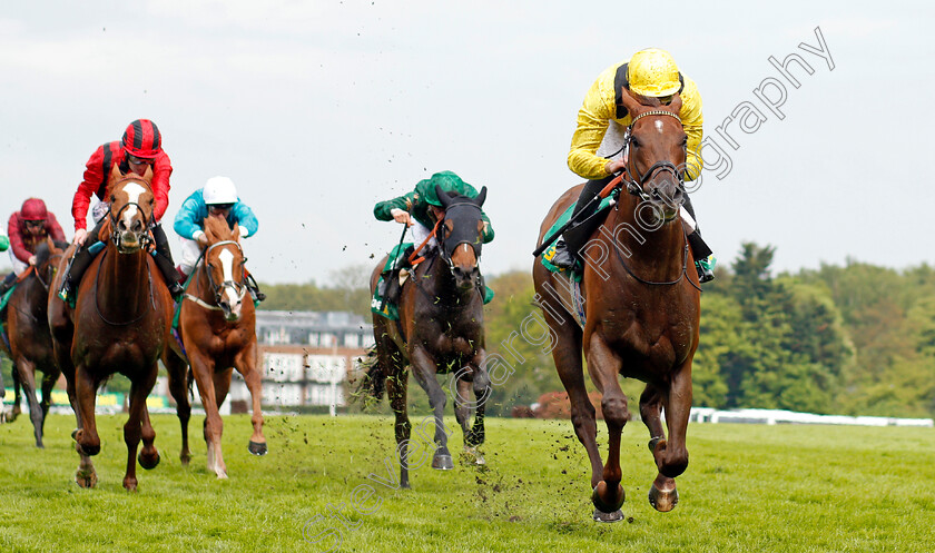 Addeybb-0003 
 ADDEYBB (James Doyle) wins The bet365 Mile Sandown 27 Apr 2018 - Pic Steven Cargill / Racingfotos.com