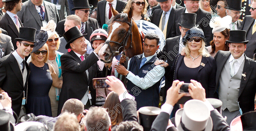 Anthony-Van-Dyck-0020 
 ANTHONY VAN DYCK (Seamie Heffernan) and owners after The Investec Derby
Epsom 1 Jun 2019 - Pic Steven Cargill / Racingfotos.com