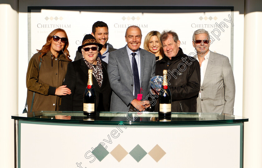 Palmers-Hill-0007 
 Presentation to J P McManus for The Steve And Sue Ibberson Happy Retirement Conditional Jockeys Handicap Hurdle
Cheltenham 18 Nov 2018 - Pic Steven Cargill / Racingfotos.com