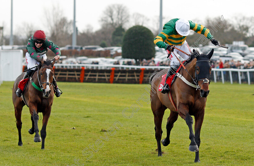 Hell s-Kitchen-0006 
 HELL'S KITCHEN (Barry Geraghty) beats MISTER WHITAKER (left) in The 32Red.com Novices Limited Handicap Chase Kempton 26 Dec 2017 - Pic Steven Cargill / Racingfotos.com