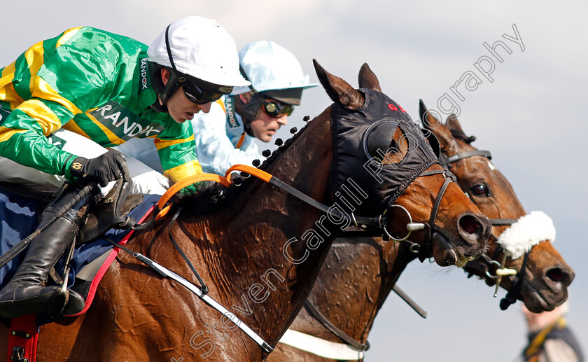 Sire-Du-Berlais-0006 
 SIRE DU BERLAIS (Mark Walsh) wins The JRL Group Liverpool Hurdle
Aintree 15 Apr 2023 - Pic Steven Cargill / Racingfotos.com