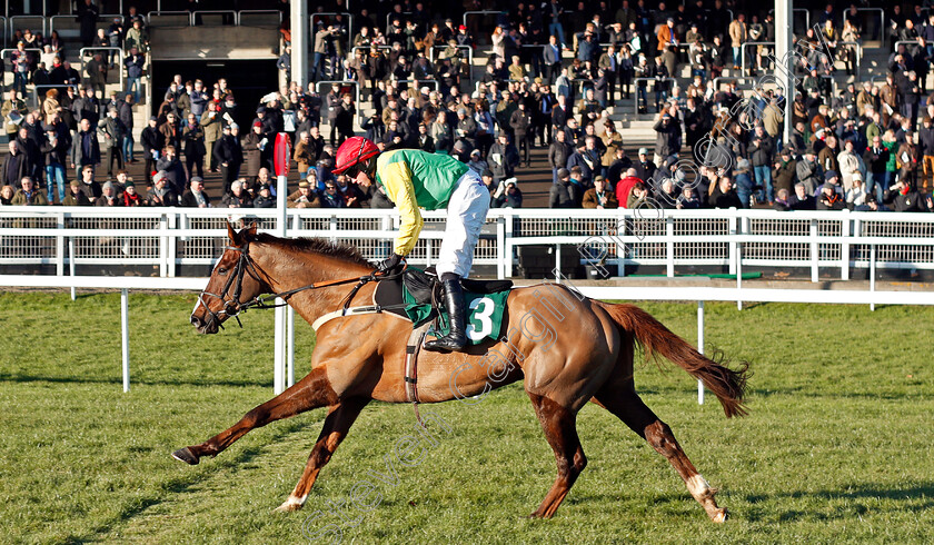 Sizing-Tennessee-0007 
 SIZING TENNESSEE (Bryan Cooper) wins The Horse Comes First Novices Chase Cheltenham 15 Dec 2017 - Pic Steven Cargill / Racingfotos.com