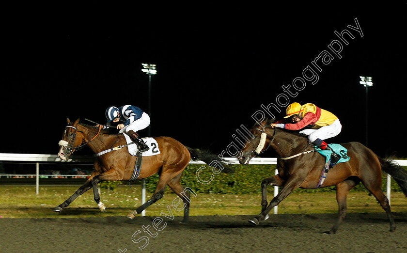 Spice-War-0001 
 SPICE WAR (left, Thomas Greatrex) beats IT'S HOW WE ROLL (right) in The Matchbook Best Bets Handicap 
Kempton 3 Sep 2019 - Pic Steven Cargill / Racingfotos.com