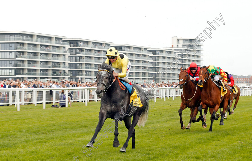 Defoe-0002 
 DEFOE (Andrea Atzeni) wins The Dubai Duty Free John Porter Stakes Newbury 21 Apr 2018 - Pic Steven Cargill / Racingfotos.com