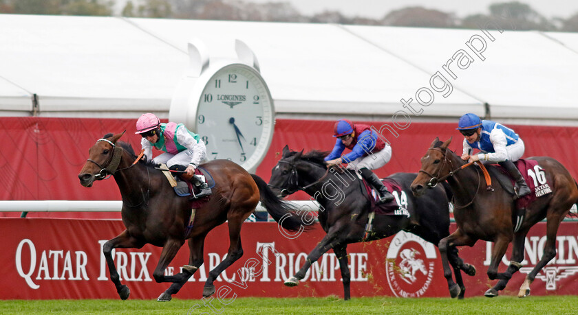 Bluestocking-0011 
 BLUESTOCKING (Rossa Ryan) wins The Qatar Prix de l'Arc de Triomphe
Longchamp 6 Oct 2024 - Pic Steven Cargill / Racingfotos.com